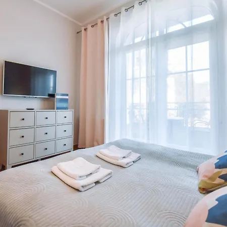 Korona Piastow - Na Wyspie - Parking - Taras *